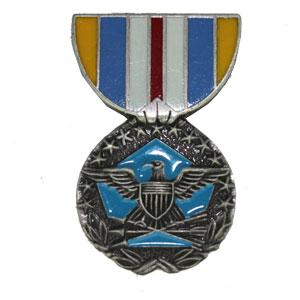 Defense Superior Service Medal (Hat Pin)